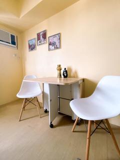 1BR Condo with WiFi Netflix and Pool Access - Davao - 2