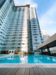 1BR Condo with WiFi Netflix and Pool Access - Davao - 1