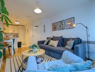 City Centre Morden 1-Bedroom Apt Near Dock - 3