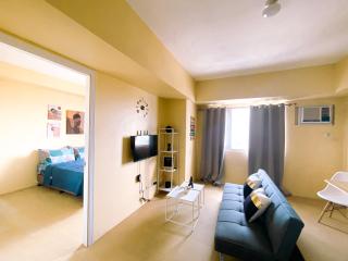 1BR Condo with WiFi Netflix and Pool Access - Davao - 3