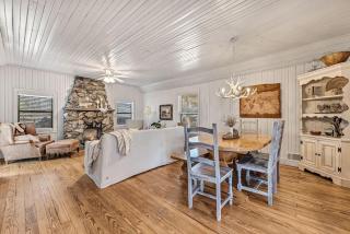 Gwen's Nest- a unique luxury family cottage in the woods - Siloam Springs - 9