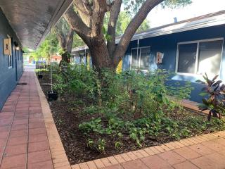 Gated Hollywood Fl Comfort & Luxury 2 bedroom Smart Tv, WiFi - 1