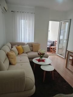 Guest House Liqeni - Pogradec - 0