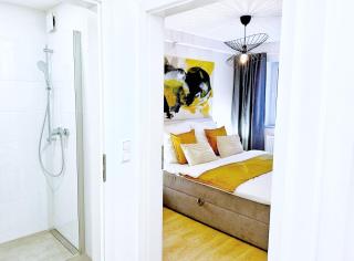 Stylisches 2-Zimmer Ambient Apartment in Alsternähe mit Kingsize-Bett & Schlafsofa - Amburgo - 1
