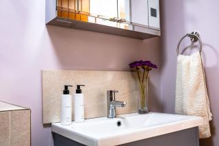 Serene walk to cathedral, restaurants - 8