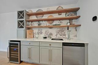 Stylish Downtown Gem - Sleeps 8 - Fire pit - Ensuite Baths - Austin - 5