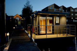 Rivers stays with hot tub - 0