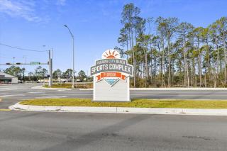 Cozy Holiday Hideaway, Sleeps 4! Steps to the Beach! Renovated 2021 condo - Panama City Beach - 1