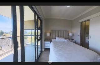 Immaculate 2-Bed Apartment in Cape Town - 6