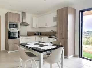 Bas de villa contemporaine avec vue dégagée - Alata - 8