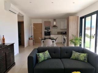 Bas de villa contemporaine avec vue dégagée - Alata - 9