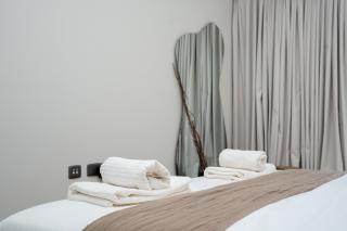 Modern 1-Bedroom Retreat in MBR City - 2