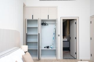 Modern 1-Bedroom Retreat in MBR City - 7