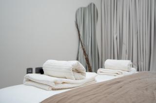 Modern 1-Bedroom Retreat in MBR City - 4