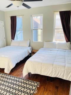 SPACIOUS & MODERN 3 BR HOME l WI-Fi l FREE PARKING l HYDE PARK l - Chicago - 1