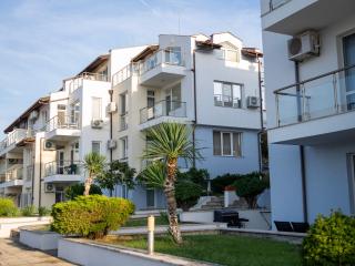 Poolside Paradise Apartment - Sosopol - 0