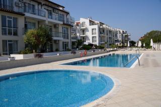 Poolside Paradise Apartment - Sosopol - 3