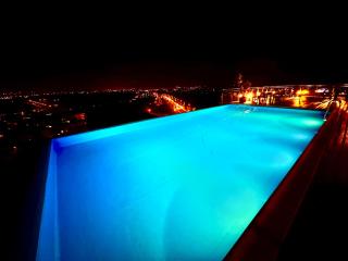 Saradise Kuching Merriton Luxury Condo Balcony 3BR HFloor w Flight View & FREE 2CPark - Kuching - 5