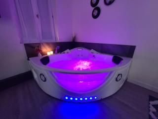 Suite Romantique Jacuzzi - Moulins - 8