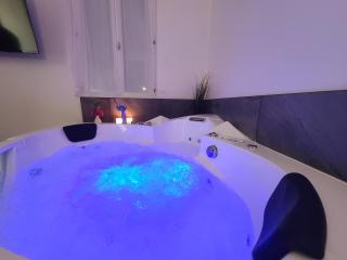 Suite Romantique Jacuzzi - Moulins - 7