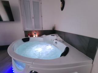 Suite Romantique Jacuzzi - Moulins - 6