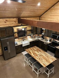 The Knotty Pine Cabin at Cabins of Wolf Pen Gap - Mena - 6