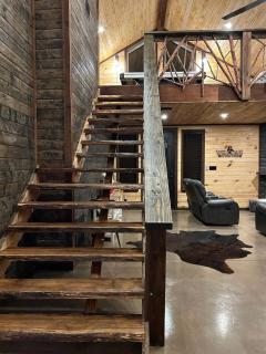 The Knotty Pine Cabin at Cabins of Wolf Pen Gap - Mena - 4