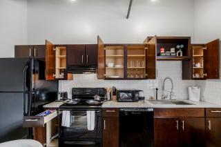 Chic 1BR Parking, Rooftop, Near Arrowhd & TMobile - Kansas City - 9