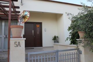 Aplus living in modern sparkling house with full privacy and WiFi - Aglantzia - 0