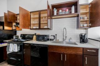 Chic 1BR Near MKC Airport with Gym Pets Allowed - Kansas City - 9