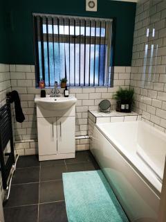 14 Contractors! Free parking - Liverpool - 3
