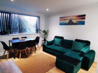 14 Contractors! Free parking - Liverpool - 7