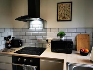 14 Contractors! Free parking - Liverpool - 1