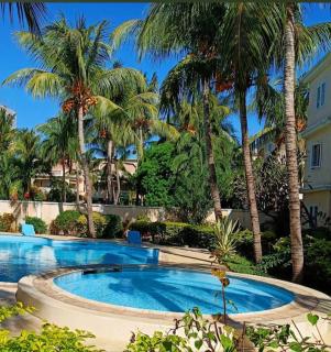 Ground Floor Apartment with 2 bedrooms and 2 bathrooms opposite pool - Flic-en-Flac - 1