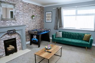 Modern 3Bed Home with Hot Tub - Killingbeck - 0