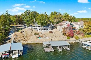 Grand Getaway with Private Dock near Coconuts - 0
