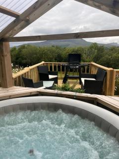 Lakeland Lodge - 400 year old Bavarian Lodge with a private outdoor hot tub - 1