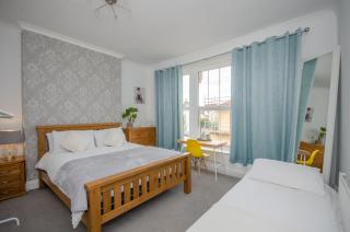 Stylish 91sqm Victoria 2 bedroom Apartment - Bristol - 7