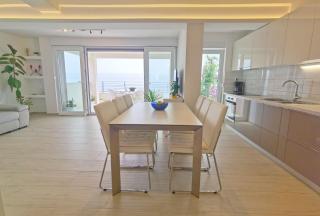 The penthouse apartment, first row by the sea, Beach house Ana - Duće - 7