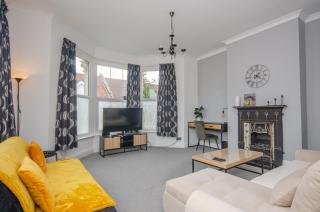 Stylish 91sqm Victoria 2 bedroom Apartment - Bristol - 4