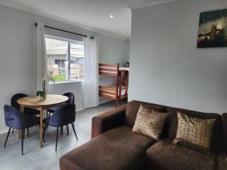 Unit 2 at 9 la Roche Self Catering Apartments - Gqeberha - 9
