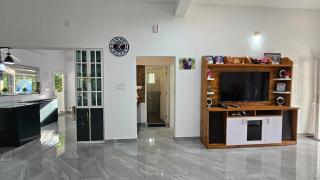 Uthuppan's Bedroom with the waterfall view - Ūdumbanshola - 9