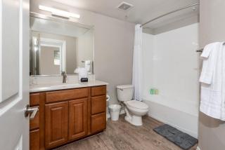 Stylish 2BR-Spring Training! w Pool, Gym & Parking - Tempe - 8