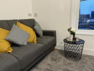 Cozy 2 Bed Home in Ilford- Contractors & Groups Welcome - Londra - 1