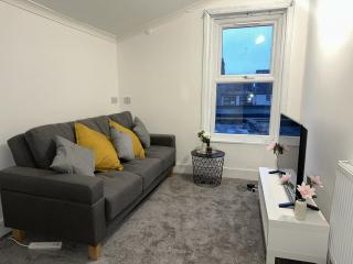 Cozy 2 Bed Home in Ilford- Contractors & Groups Welcome - Londra - 4