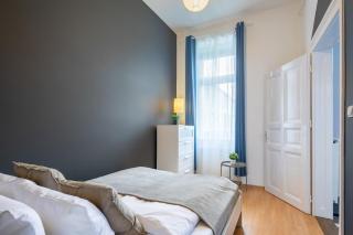 Central - NEW - Very Comfy - 6