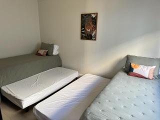 Modern, spacious with beach view! - Santos - 7