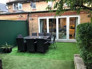 Great large 4Bed house near tube sleeps 7 -Perfect for London stays - Londra - 9