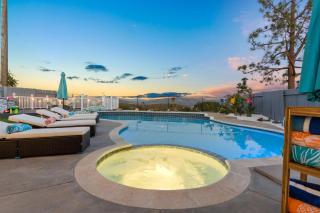 Upscale Resort House, Views, Saltwater Pool, Spa - Spring Valley - 8