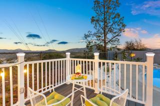 Upscale Resort House, Views, Saltwater Pool, Spa - Spring Valley - 4